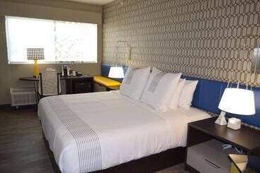 هتل Glō Best Western Tulsa Catoosa East Route 66