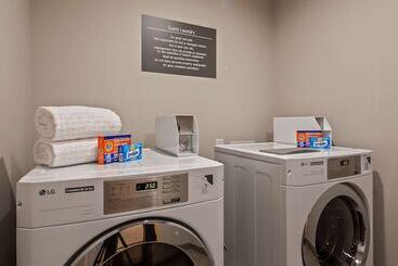 هتل Glō Best Western Tulsa Catoosa East Route 66