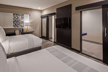هتل Glō Best Western Tulsa Catoosa East Route 66
