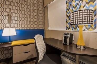 هتل Glō Best Western Tulsa Catoosa East Route 66
