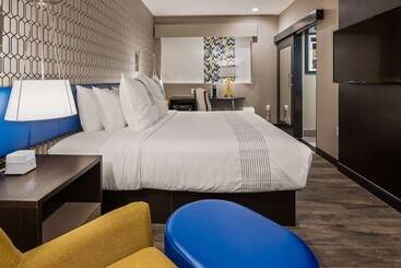 هتل Glō Best Western Tulsa Catoosa East Route 66