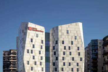 هتل Hilton Garden Inn Massy