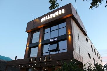 هتل Hollywood De Luxe
