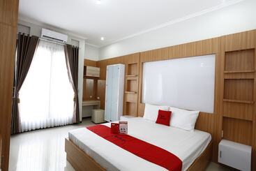 هتل Reddoorz @ Merapi View