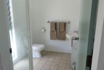 پانسیون Aroa Kainga Bungalows And Apartment