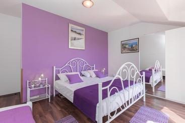 ツーリストアパートメント Apartments Bralovic