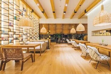 Atour Hotel Weihai City Center