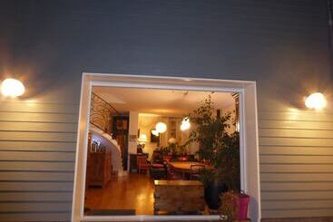 تختخواب و صبحانه La Maison Bastide