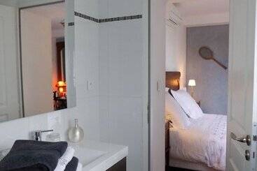 تختخواب و صبحانه La Maison Bastide