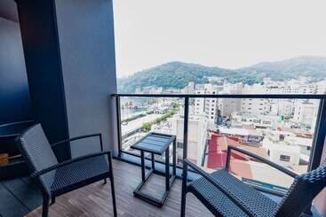 هتل Livemax Resort Atamiseafront