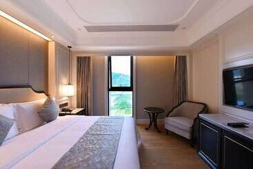 هتل Ramada Plaza By Wyndham Wenzhou