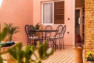 پانسیون Inna Guest House