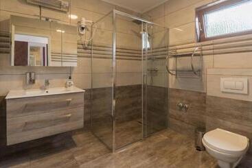 پانسیون Villa Rubčić Rooms & Pansion