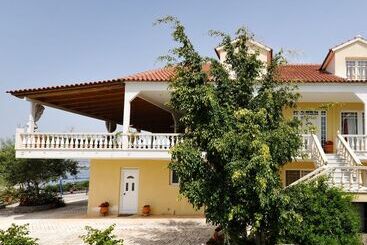Verga Apartments & Suites