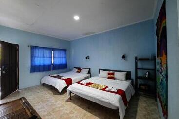 تختخواب و صبحانه Besar Bulan Baru   Senggigi