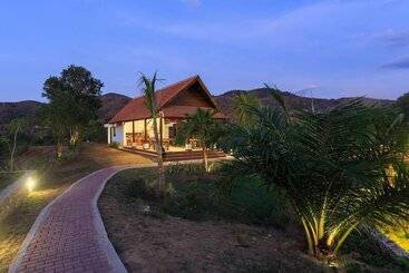 تختخواب و صبحانه The Lavana Tanjung Lima Laboan Bajo Villas