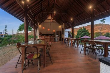 تختخواب و صبحانه The Lavana Tanjung Lima Laboan Bajo Villas