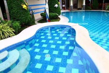 هتل Brownwood Resort &