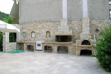 Kamares Apartments εε