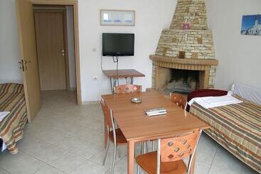 Kamares Apartments εε