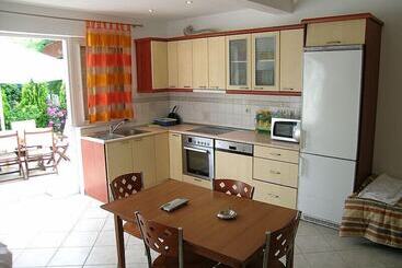 Kamares Apartments εε