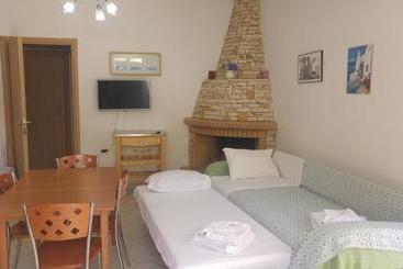 Kamares Apartments εε