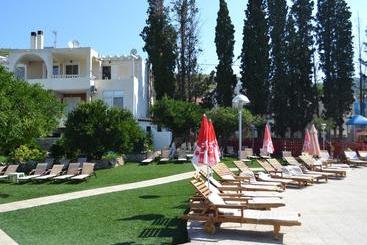 Kamares Apartments εε
