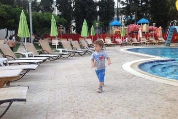 Kamares Apartments εε
