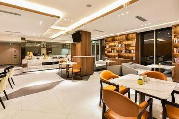 Atour Hotel Capital Airport Beijing
