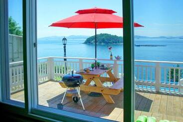 Namhae Blue & White Pension