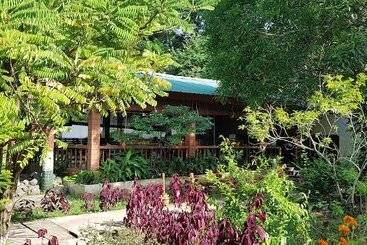هتل De Meadows Resort