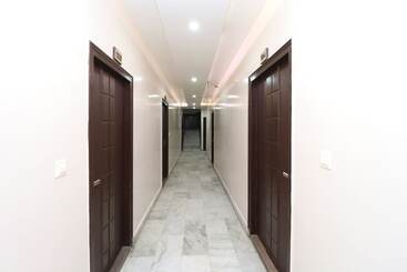 هتل Kakkar By Oyo Rooms