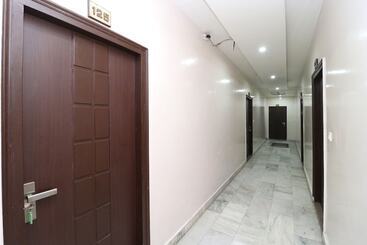 هتل Kakkar By Oyo Rooms