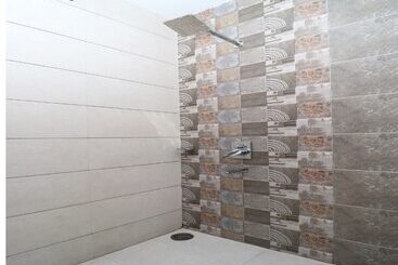 هتل Kakkar By Oyo Rooms