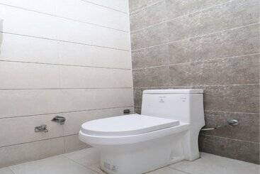 هتل Kakkar By Oyo Rooms