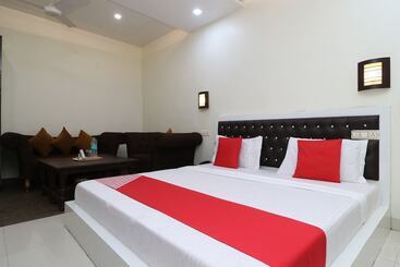 هتل Kakkar By Oyo Rooms