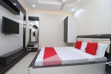 هتل Kakkar By Oyo Rooms
