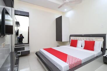 هتل Kakkar By Oyo Rooms