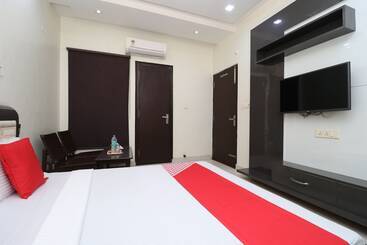 هتل Kakkar By Oyo Rooms