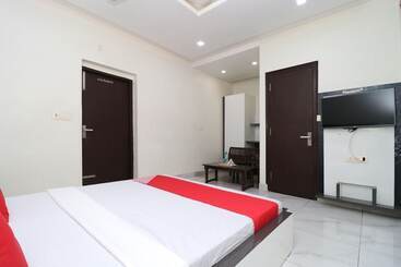 هتل Kakkar By Oyo Rooms
