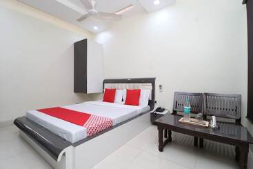 هتل Kakkar By Oyo Rooms
