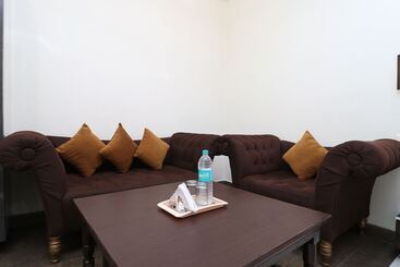 هتل Kakkar By Oyo Rooms