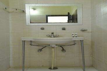 هتل Karni Niwas By Oyo Rooms