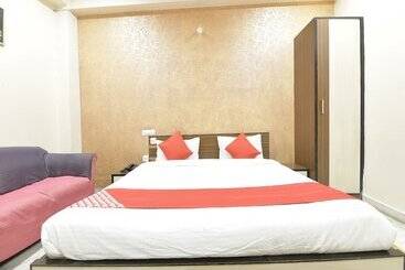 هتل Karni Niwas By Oyo Rooms