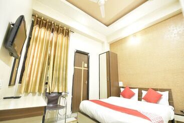 هتل Karni Niwas By Oyo Rooms