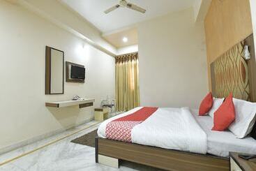 هتل Karni Niwas By Oyo Rooms