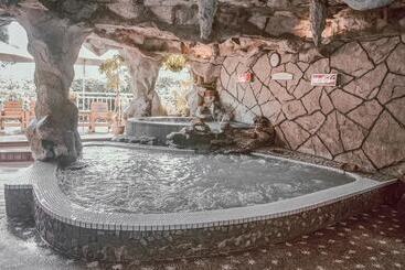 هتل King's Garden Villa