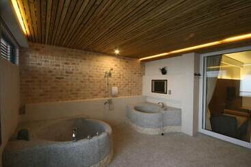 هتل King's Garden Villa