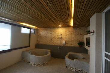 هتل King's Garden Villa