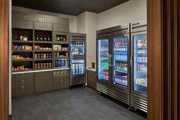 هتل Courtyard By Marriott Albany Airport